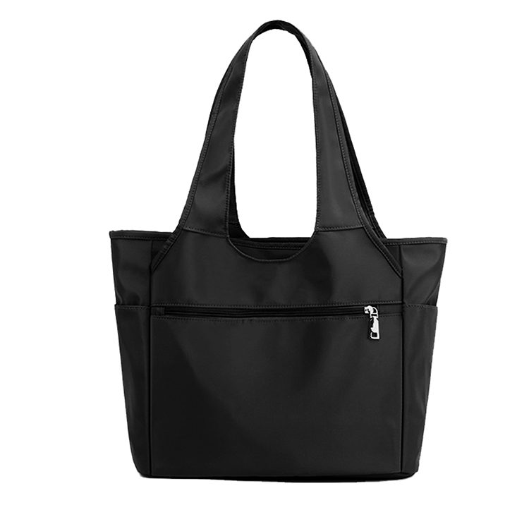 Bolso tote Destiny sendo carregado